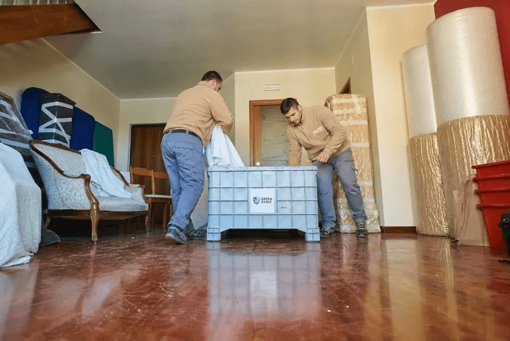 Déménageurs Alyo en intervention dans un appartement